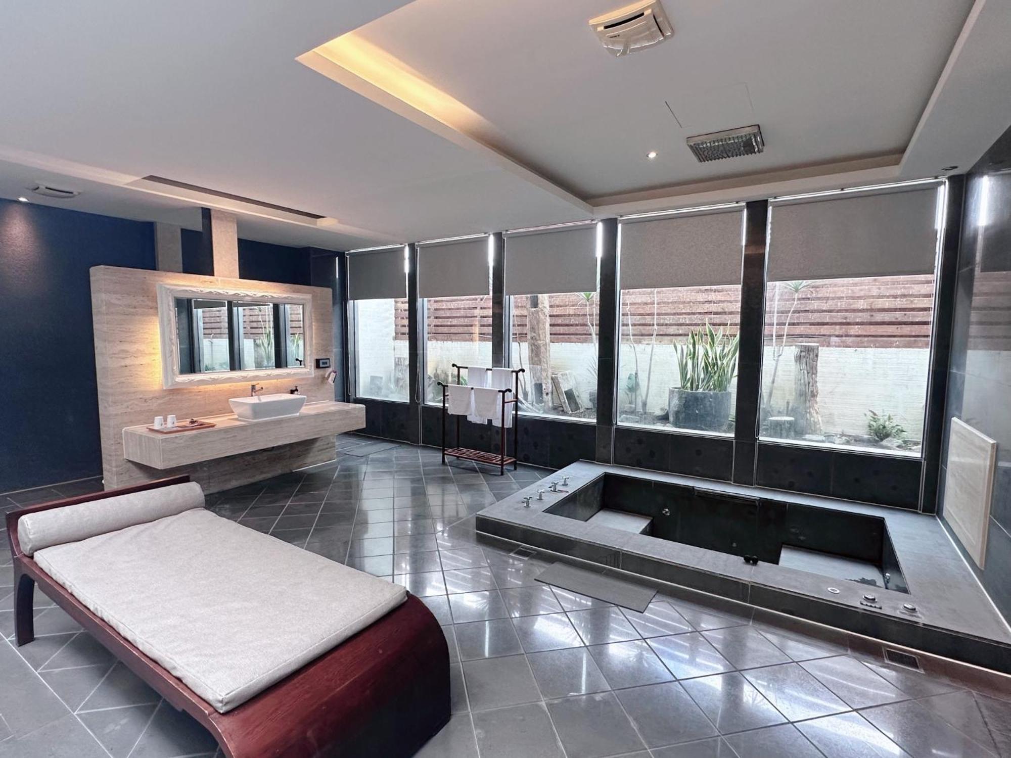 Orient Luxury Villa Motel Huwei Exterior photo